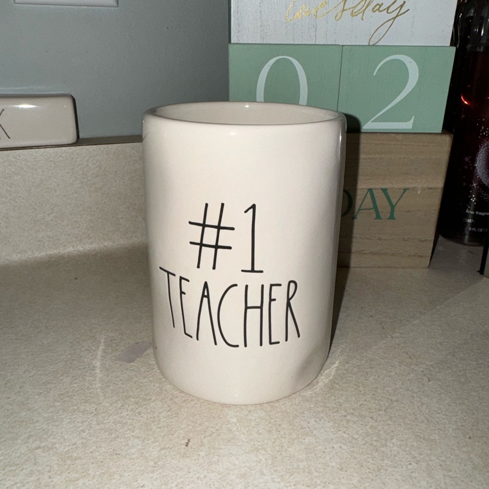 Rae dunn #1 teacher crisp apple candle - yes